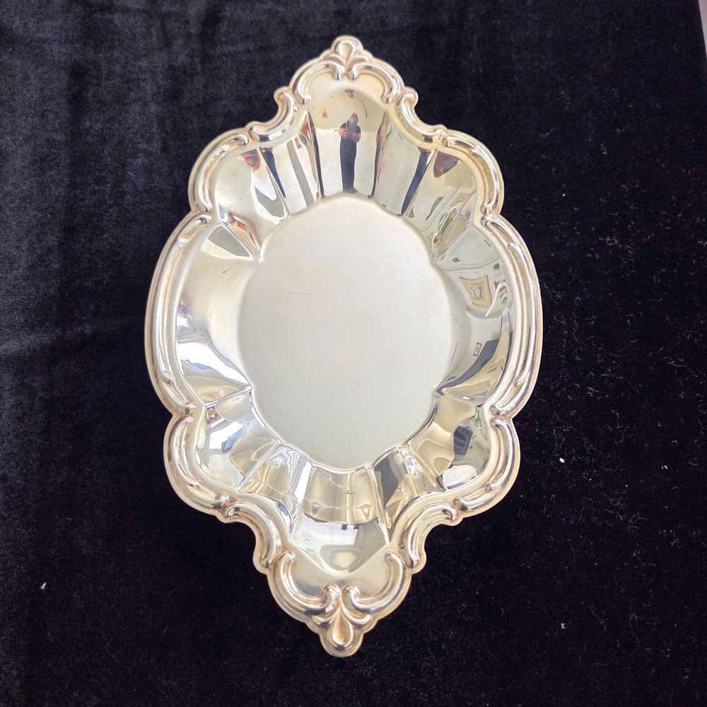 International Silver Wakefield Silverplate Scalloped Candy Tray Dish 548 10.5in